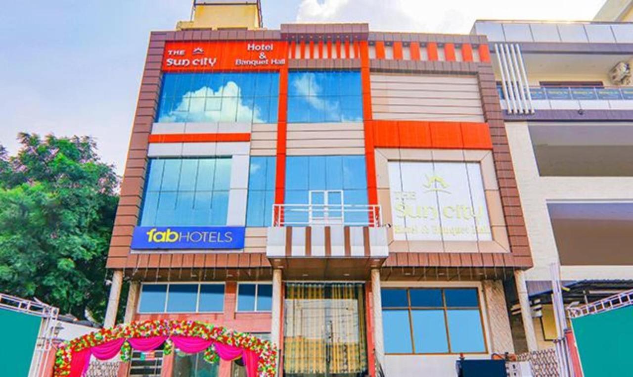 Capital O 64299 Hotel Suncity Juhi Bari Exteriör bild